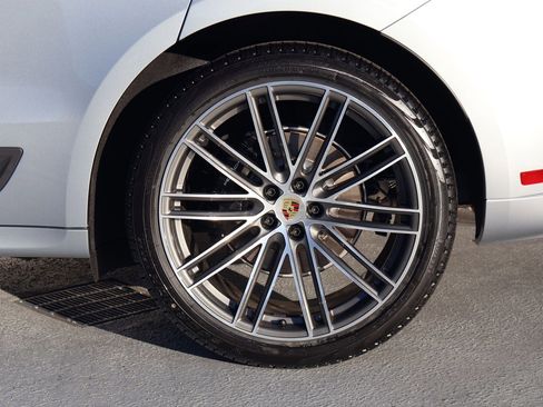 New 2026 Porsche Macan image 27