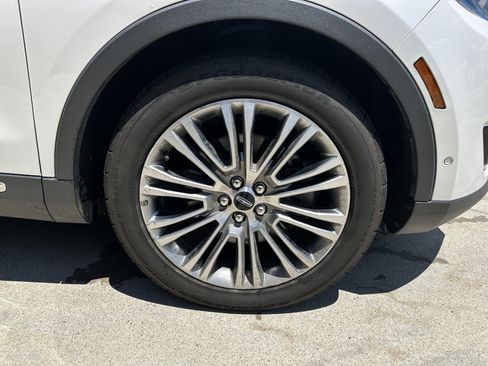 Used 2016 Lincoln MKX Reserve w/ Technology Package AWD/4WD image 18