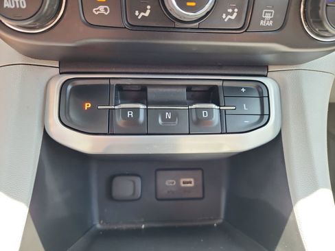 Used 2022 GMC Acadia SLE FWD image 30