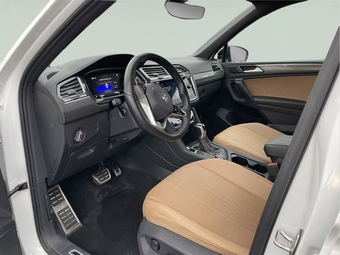 Used 2023 Volkswagen Tiguan SE R-Line AWD/4WD image 11