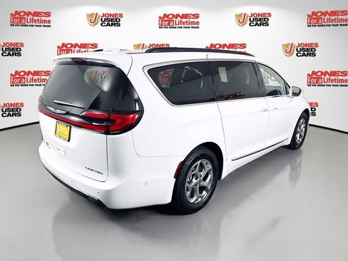 Used 2022 Chrysler Pacifica Limited FWD image 19