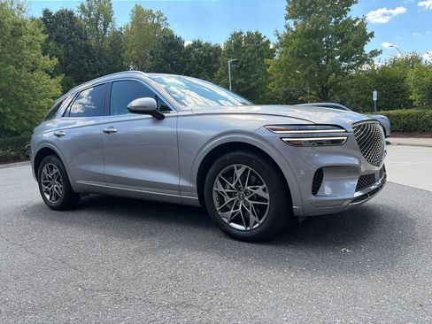 Used 2024 Genesis GV70 2.5T w/ Select Package AWD/4WD image 2
