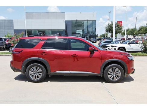Used 2025 Nissan Pathfinder SV w/ SV Premium Package FWD image 8