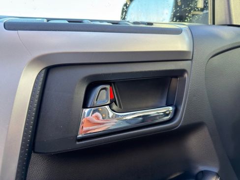 Used 2017 Toyota 4Runner image 12