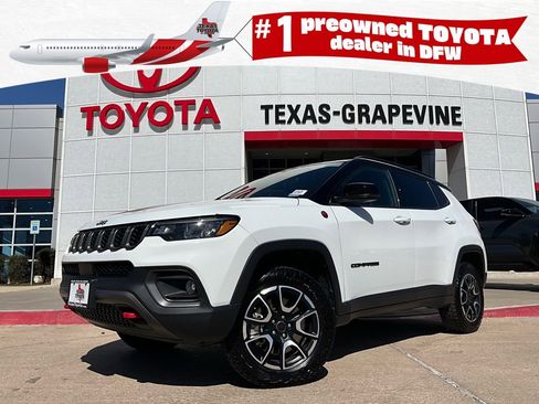 Used 2025 Jeep Compass Trailhawk image 1