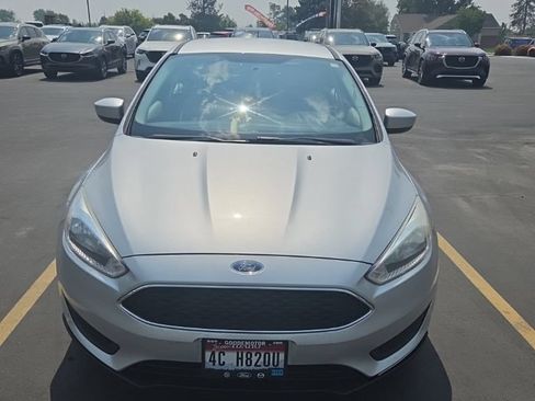 Used 2018 Ford Focus SE FWD image 3