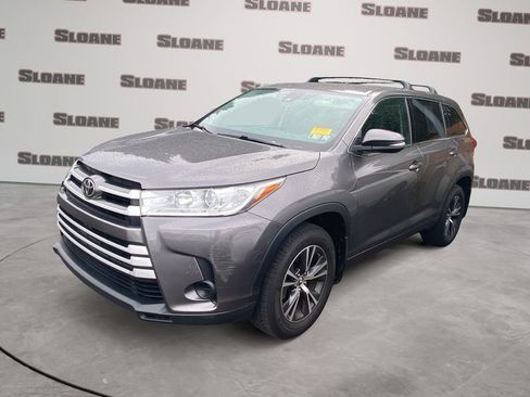 Used 2017 Toyota Highlander LE AWD/4WD image 1