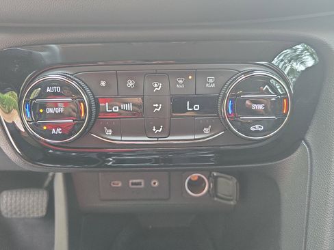 Used 2023 Buick Encore GX Select w/ Sport Touring Package FWD image 23