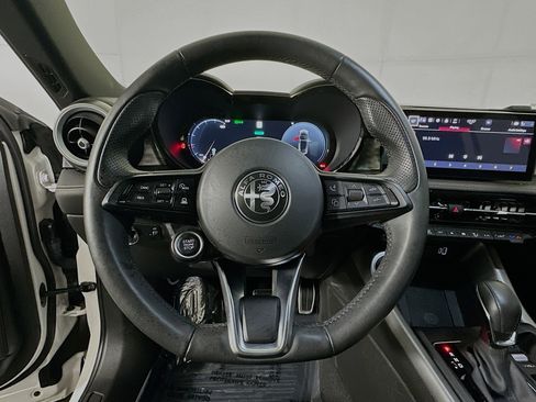 Used 2025 Alfa Romeo Tonale w/ Premium Package image 15