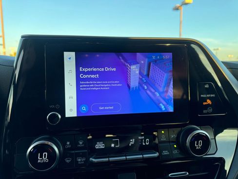 Used 2025 Toyota Highlander LE image 21