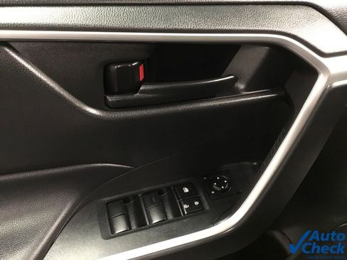 Used 2022 Toyota RAV4 LE image 21