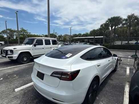 Used 2023 Tesla Model 3 Standard Range RWD image 4