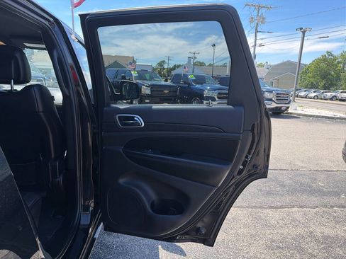 Used 2018 Jeep Grand Cherokee Altitude AWD/4WD image 30