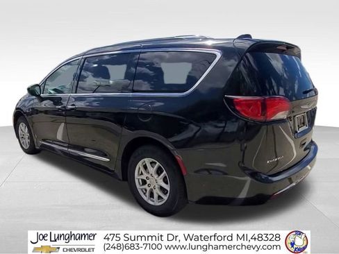 Used 2020 Chrysler Pacifica Touring-L FWD image 6
