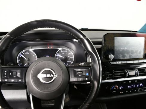 Used 2022 Nissan Pathfinder SV image 16