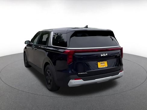 Used 2026 Kia Carnival FWD image 11