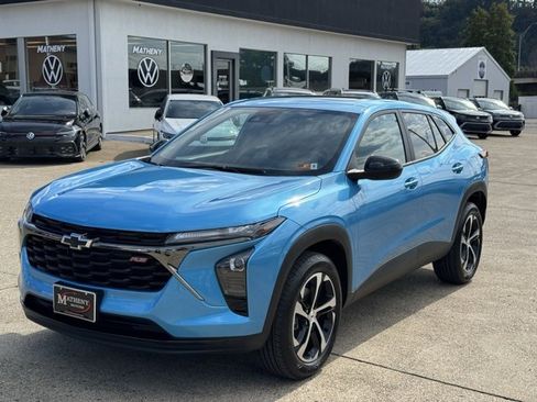 Used 2025 Chevrolet Trax RS w/ Sunroof Package image 1