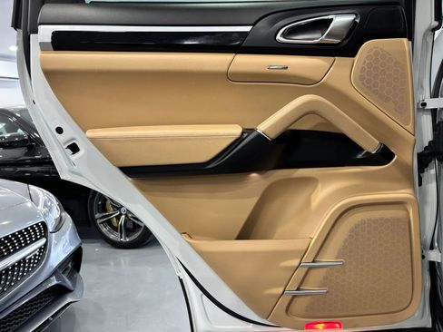 Used 2017 Porsche Cayenne Platinum Edition w/ Premium Package (PJV) image 42