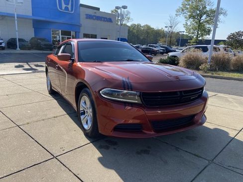 Used 2022 Dodge Charger SXT image 2