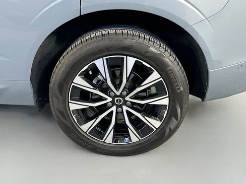 Used 2023 Volvo XC60 B5 Plus FWD image 33