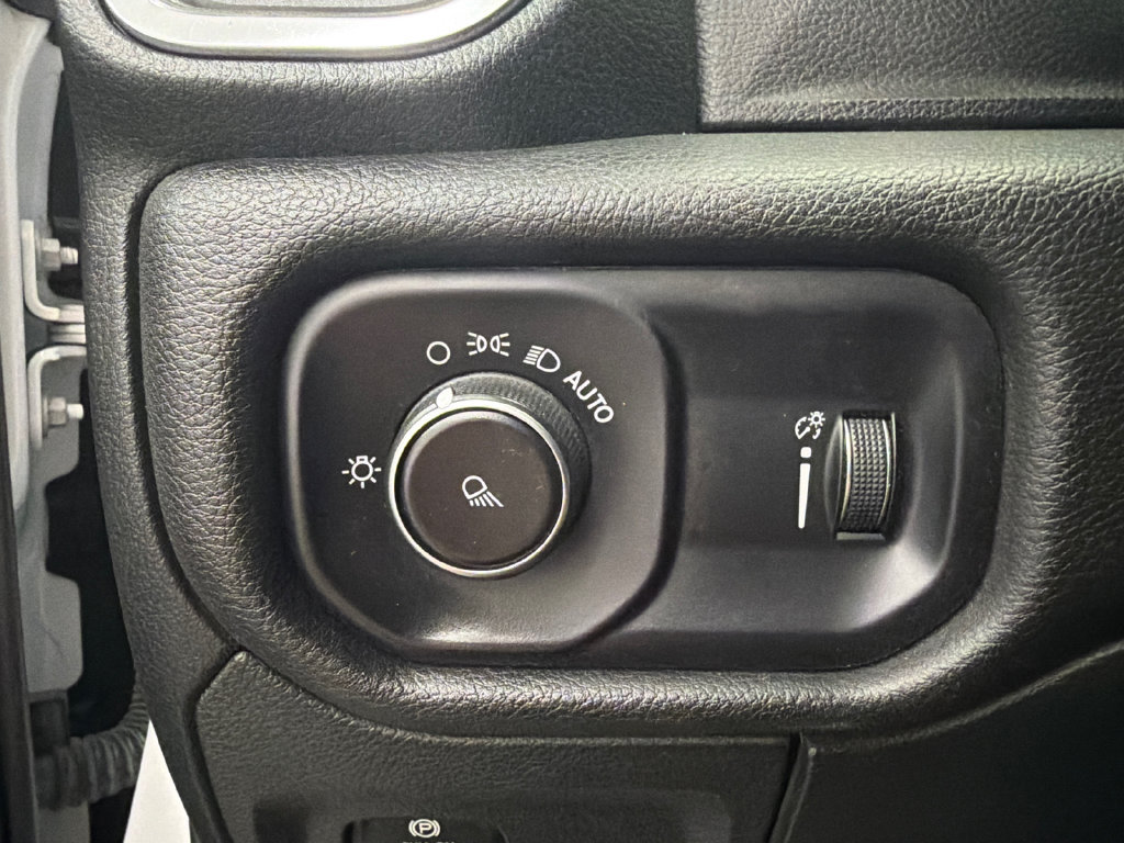 Used 2024 RAM 1500 Laramie RWD image 32
