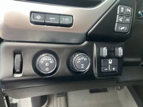 Used 2019 Chevrolet Tahoe Premier AWD/4WD image 17