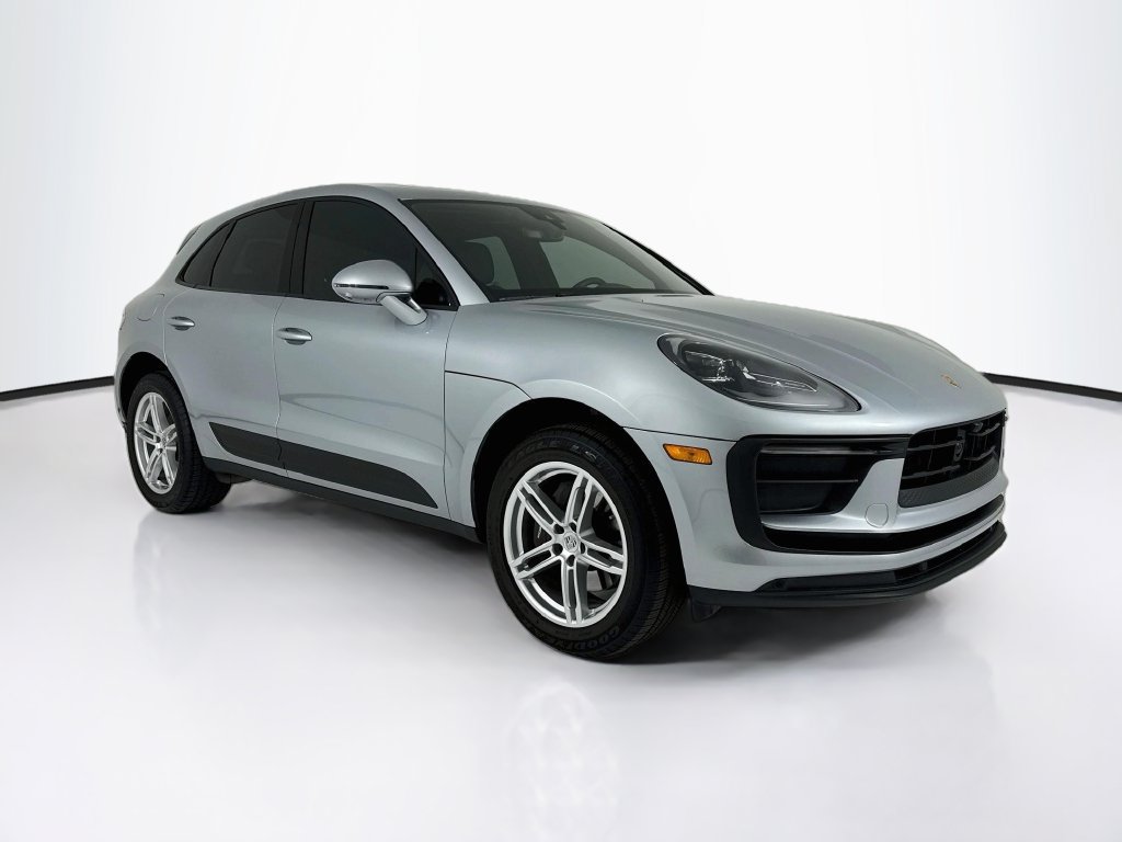 Certified 2025 Porsche Macan AWD/4WD image 7