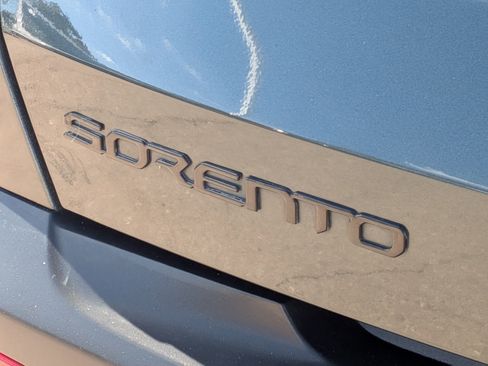 Used 2023 Kia Sorento S image 31