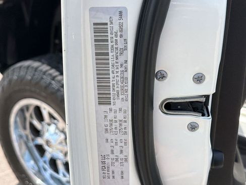 Used 2016 RAM 3500 Laramie w/ Convenience Group AWD/4WD image 22