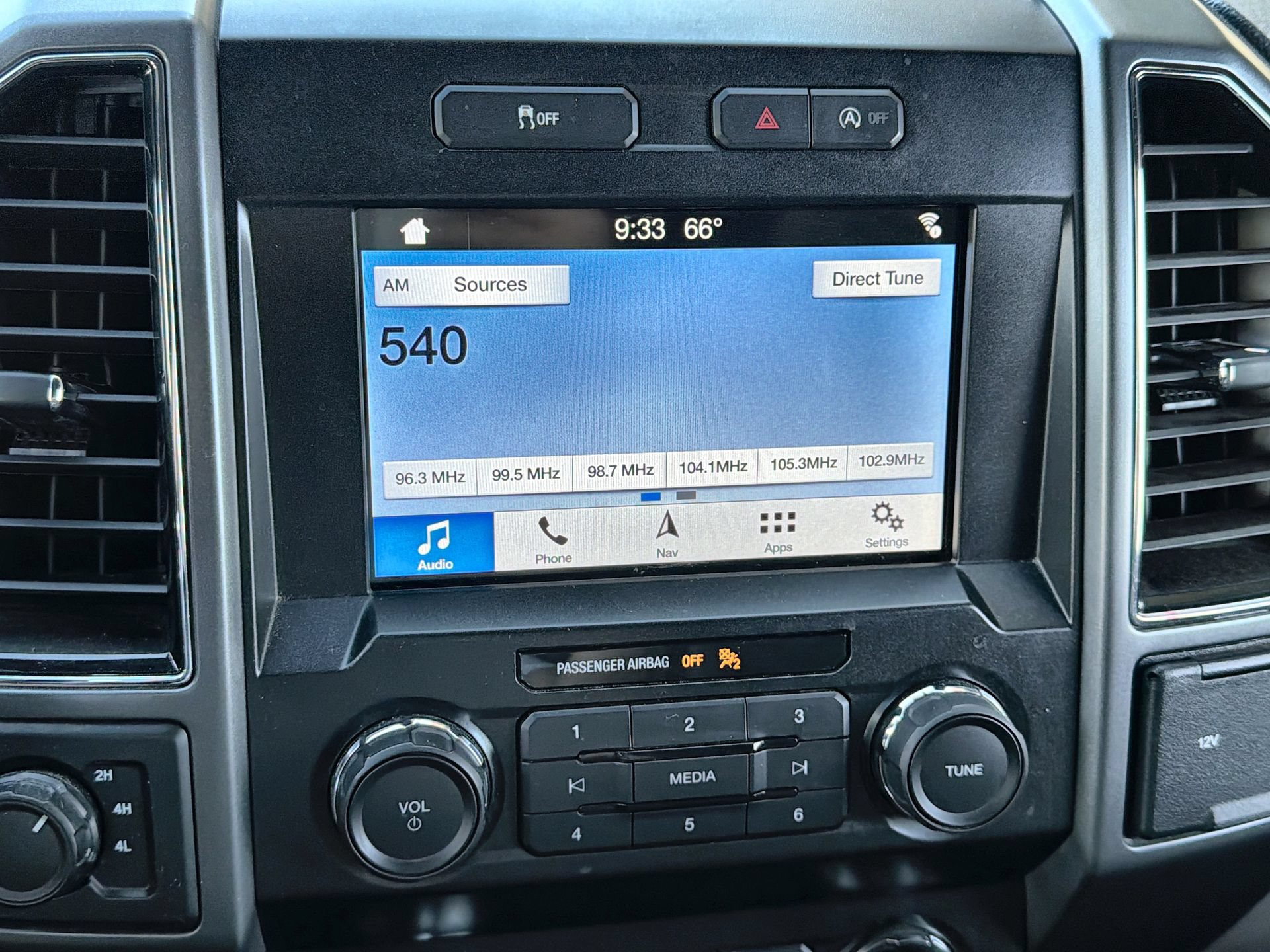 Used 2019 Ford F150 XLT w/ Equipment Group 302A Luxury AWD/4WD image 16