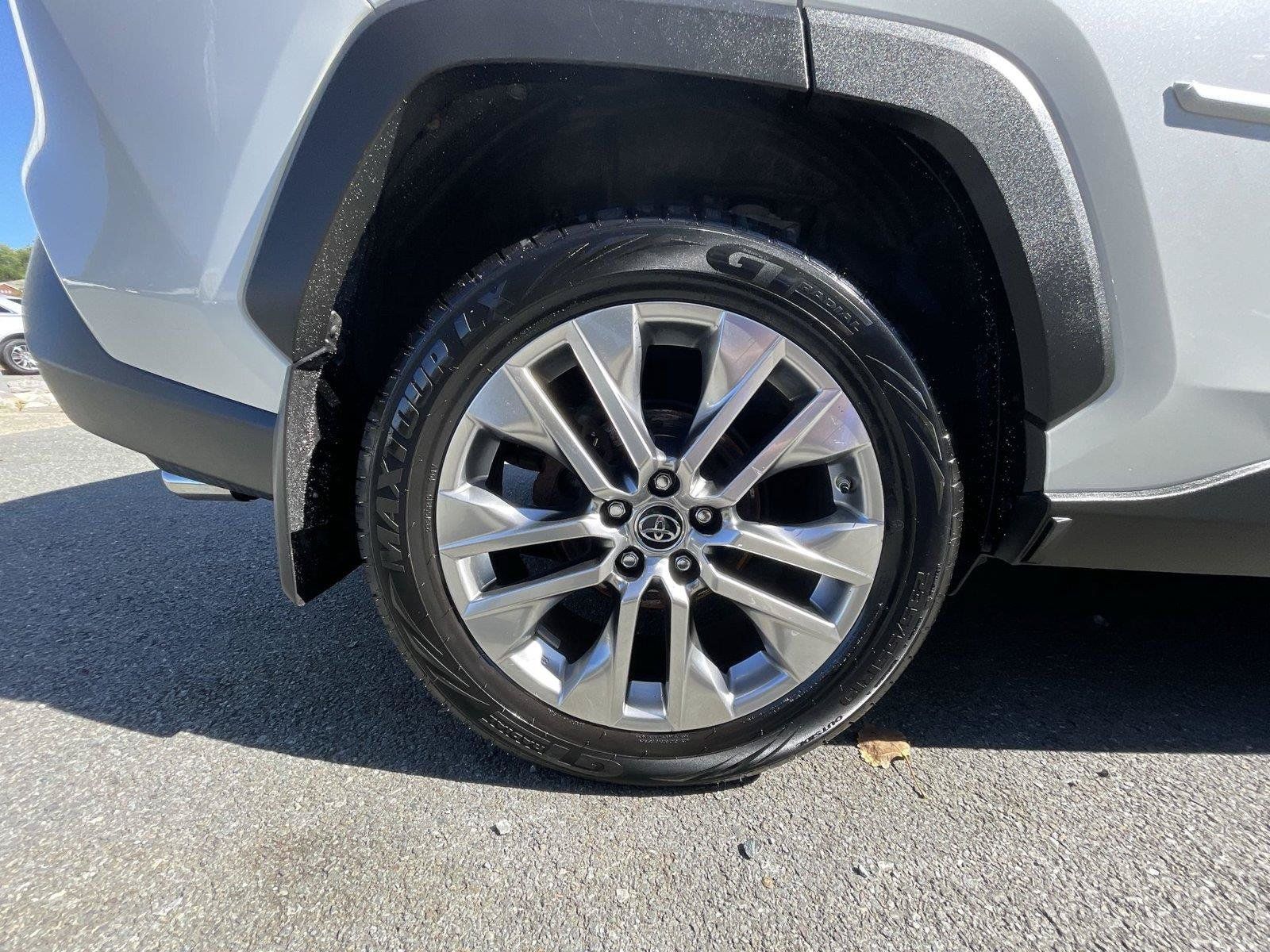 Used 2019 Toyota RAV4 Limited w/ Advanced Technology Package AWD/4WD image 23