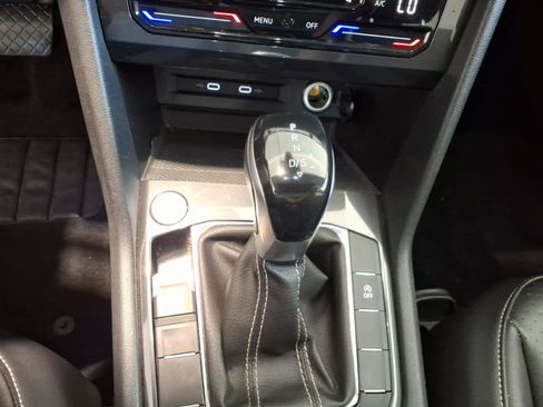 Used 2022 Volkswagen Tiguan SE AWD/4WD image 24