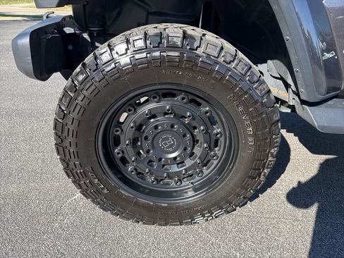 Used 2020 Jeep Gladiator Overland image 34