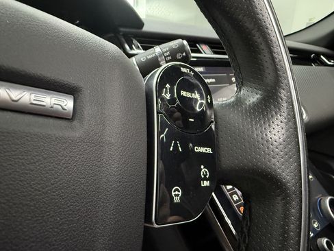 Used 2019 Land Rover Range Rover Velar R-Dynamic SE AWD/4WD image 12