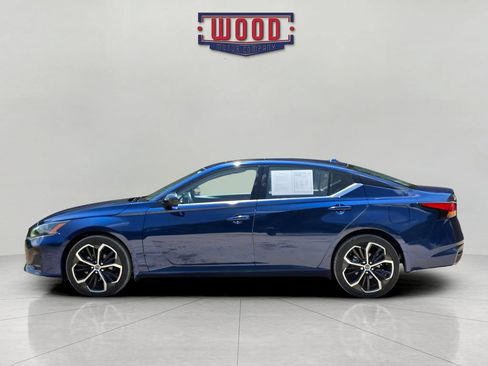 Used 2023 Nissan Altima 2.5 SR w/ SR Premium Package AWD/4WD image 4