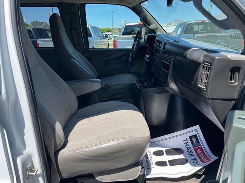 Used 2020 Chevrolet Express 3500 LT w/ LT Preferred Equipment Group RWD image 12