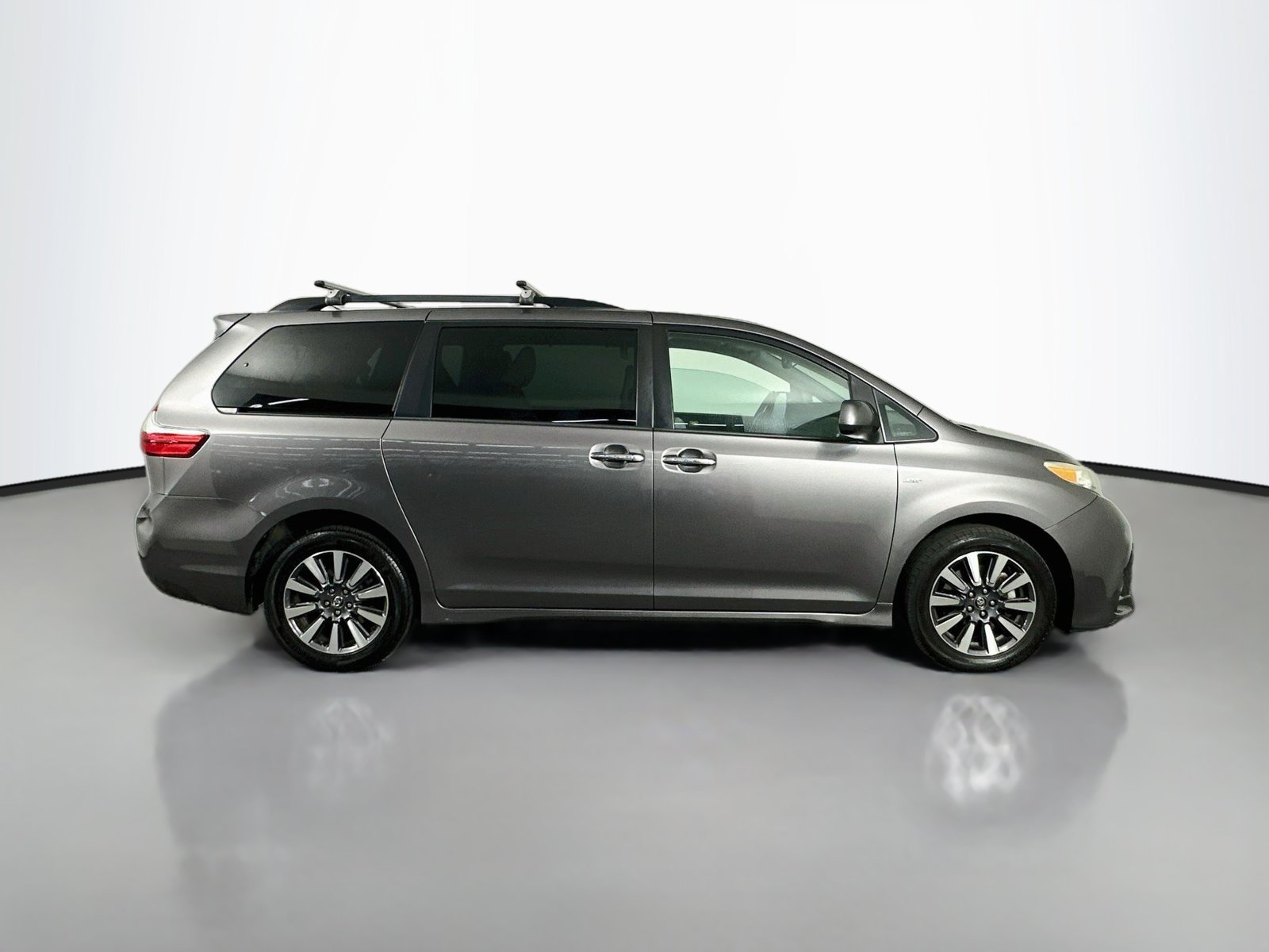 Used 2018 Toyota Sienna XLE Premium AWD/4WD image 8