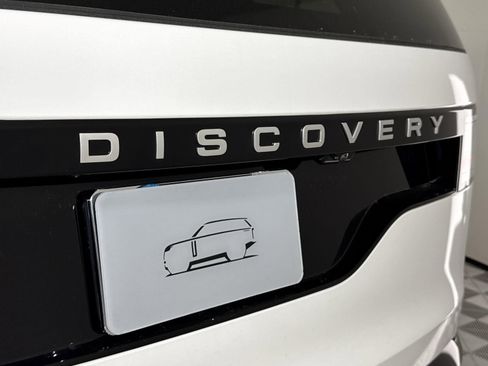 Certified 2025 Land Rover Discovery Metropolitan Edition image 31