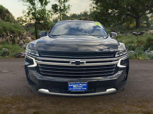Used 2022 Chevrolet Suburban LT w/ Luxury Package image 2