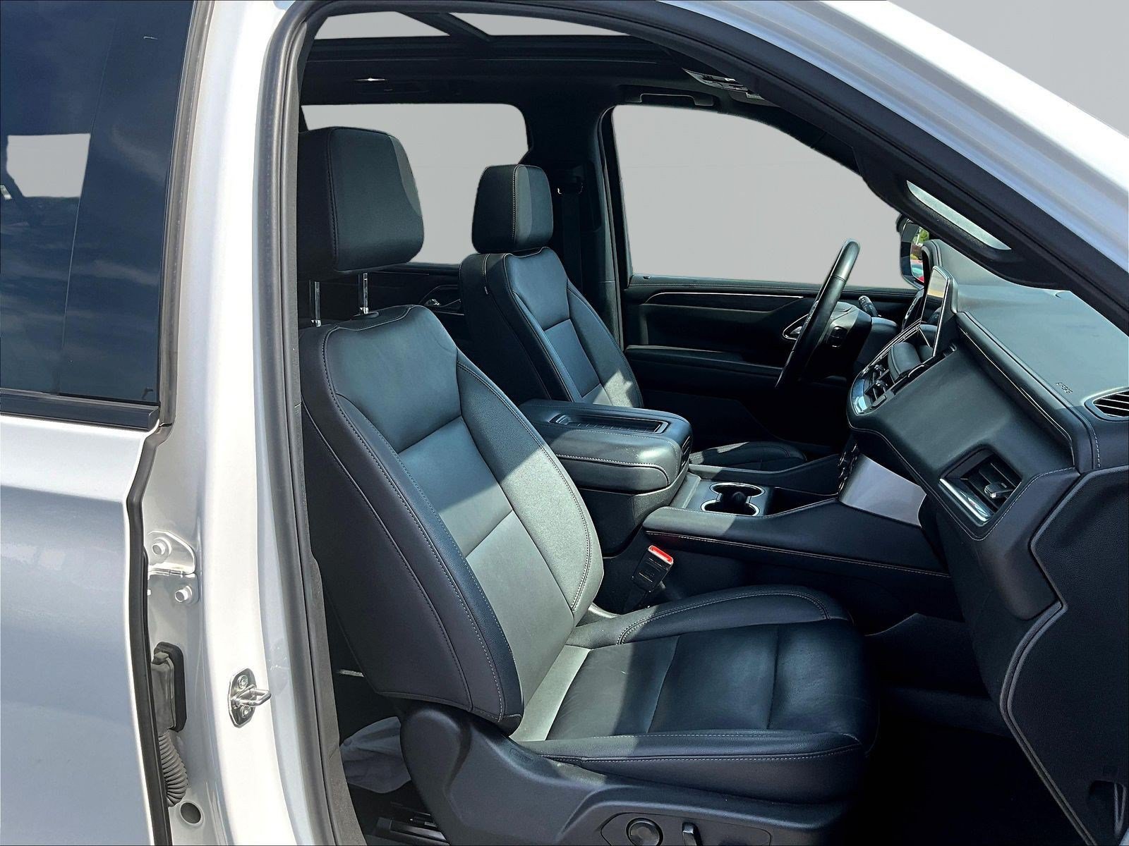 Used 2024 Chevrolet Suburban Z71 w/ Luxury Package AWD/4WD image 30