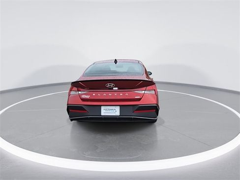 New 2025 Hyundai Elantra SEL image 8