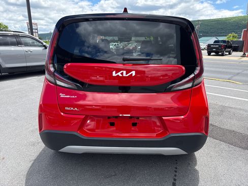 Certified 2025 Kia Soul LX w/ LX Technology Package FWD image 4