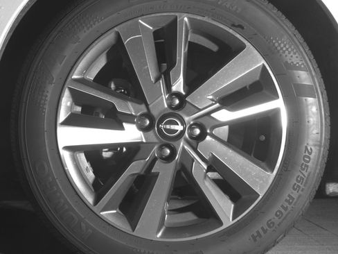 Used 2025 Nissan Versa SV image 12