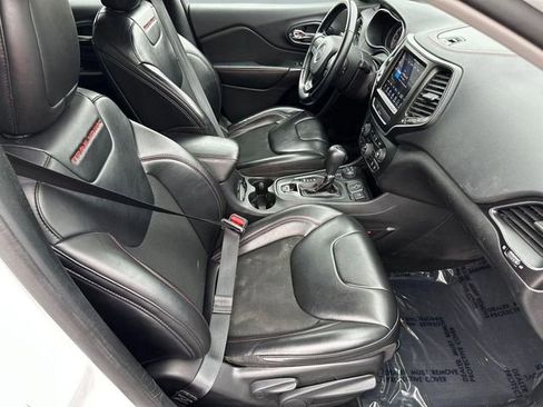 Used 2020 Jeep Cherokee Trailhawk w/ Cold Weather Group AWD/4WD image 28