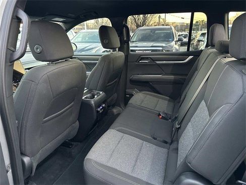 Used 2025 GMC Acadia Elevation image 17