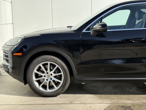 Used 2024 Porsche Cayenne image 5