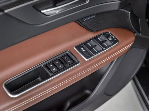 Used 2018 Jaguar XF S image 48