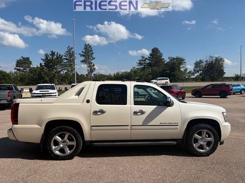 Used 2013 Chevrolet Avalanche LTZ AWD/4WD image 6