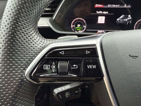 Used 2023 Audi e-tron S Prestige w/ Prestige Package image 22