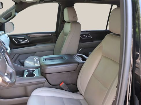 Used 2021 Chevrolet Suburban Z71 w/ Luxury Package AWD/4WD image 14